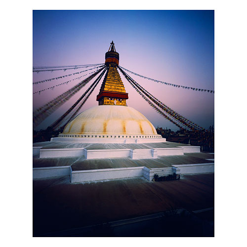 Bodhua Stupa,遗憾的是在地震中受到损害。