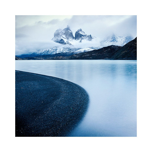 潘恩的Cuernos(角)来自Lago Pehoe,Torres del Paine国家公园。智利巴塔哥尼亚。我最喜欢的地方之一!图片©布鲁斯珀西