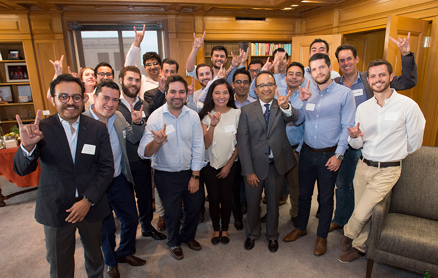 La universidad de Texas abre Mexico Institute en la UNAM, alumnos del CONACYT