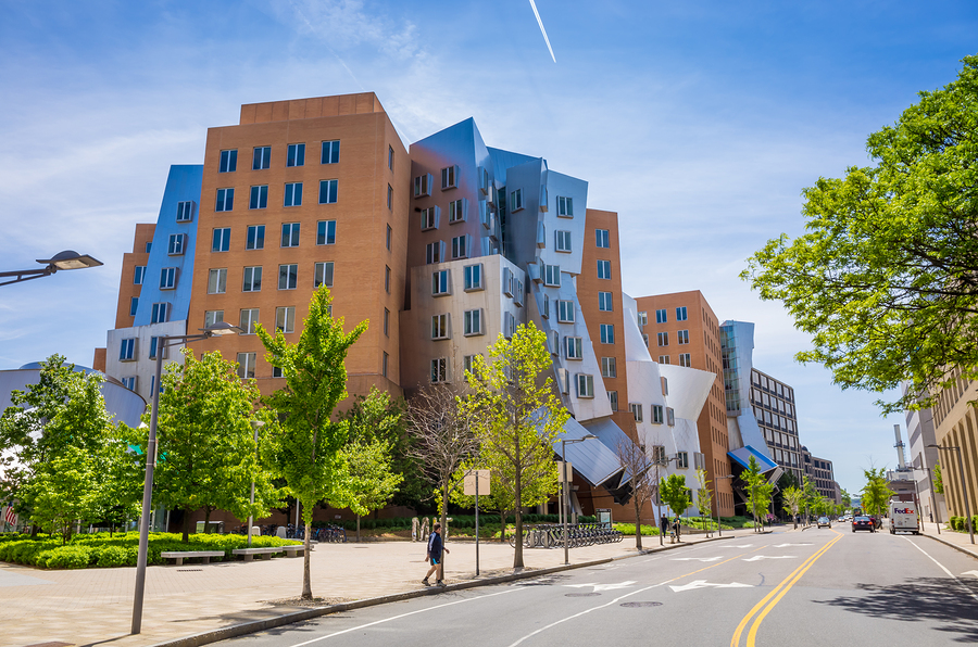 El MIT se erige como la mejor universidad del mundo por séptimo año consecutivo. - Foto: MIT Stata Center - bigstock.com