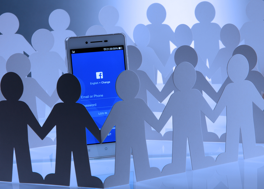 Esta nueva característica permite a los administradores de grupos de Facebook crear redes de colaboración entre expertos y aprendices. - Imagen: Bigstock 