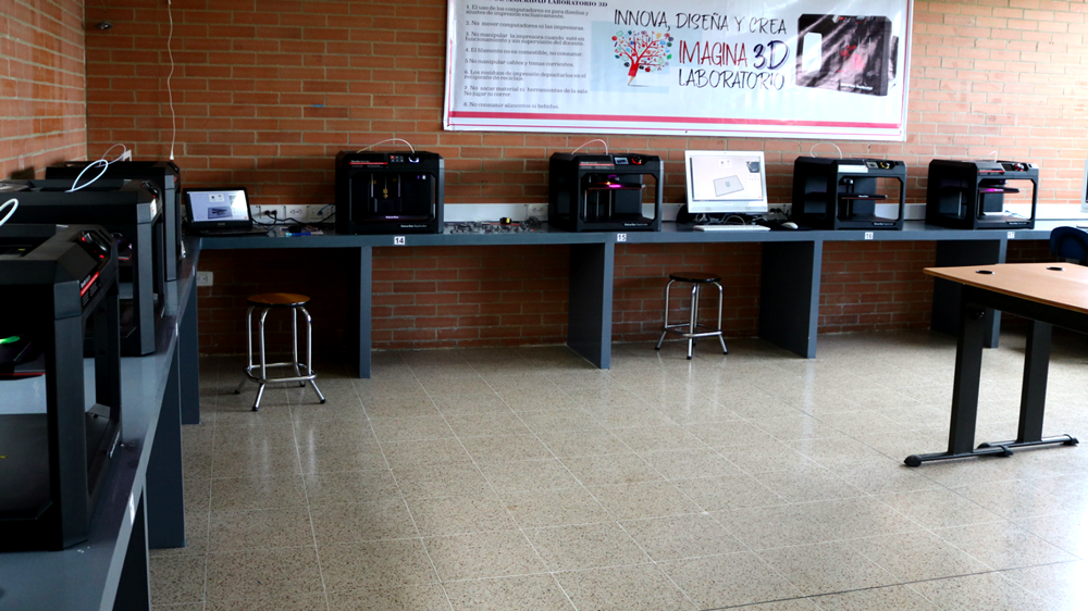 Laboratorio MakerBot del Colegio Santa Mariana de Jesús.