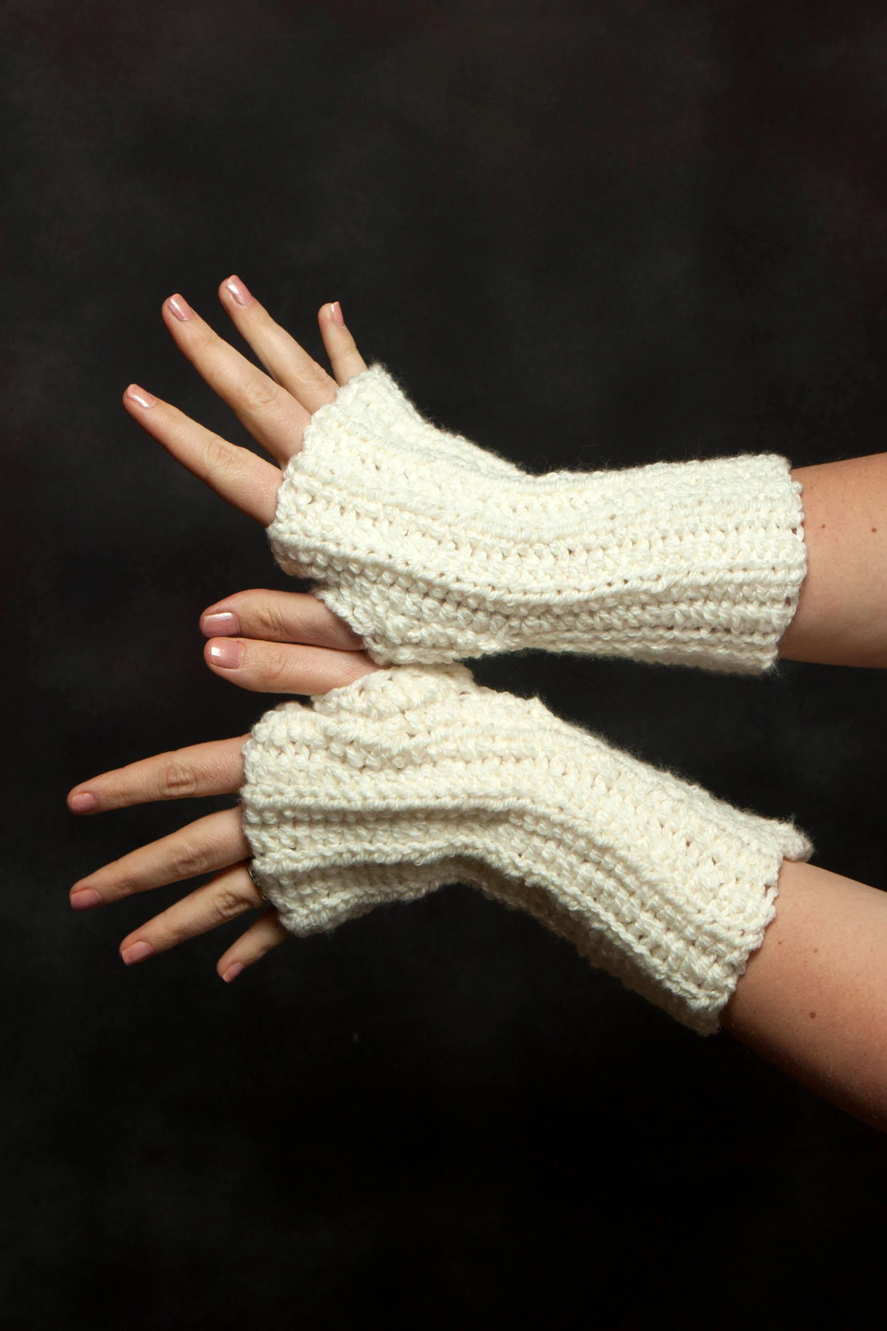cream fingerless gloves