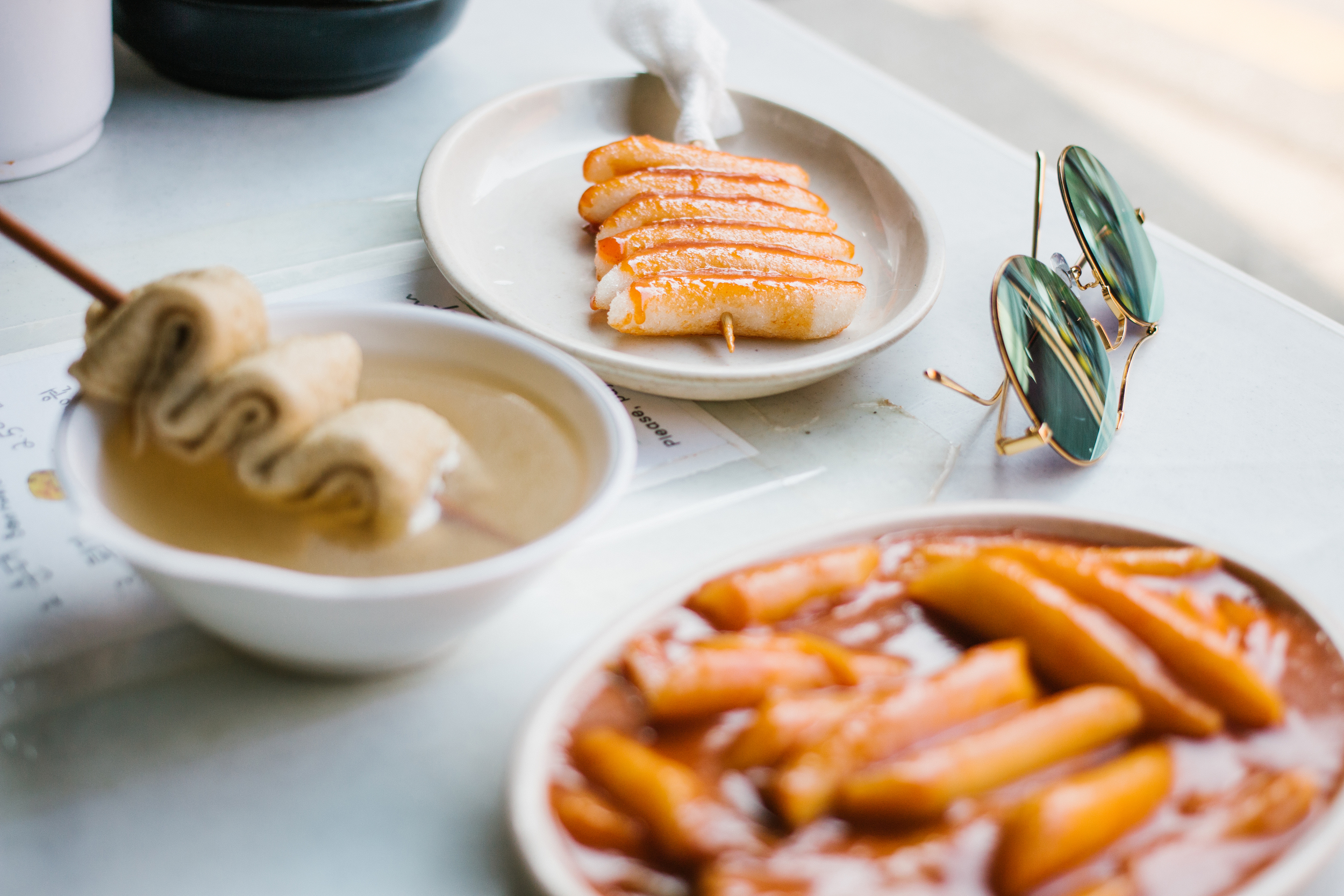 풍년쌀떡볶이停下来吃辣米糕(dduk bokki)和鱼糕(oh deng)