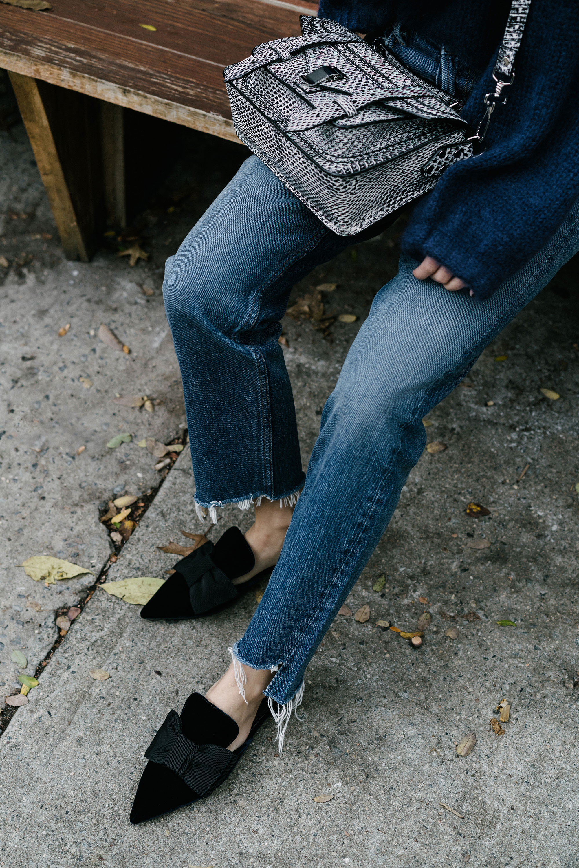 塔杜拉罗萨 毛衣,Grlfrnd Denim,Prada Shouls,Proenza Schouler包