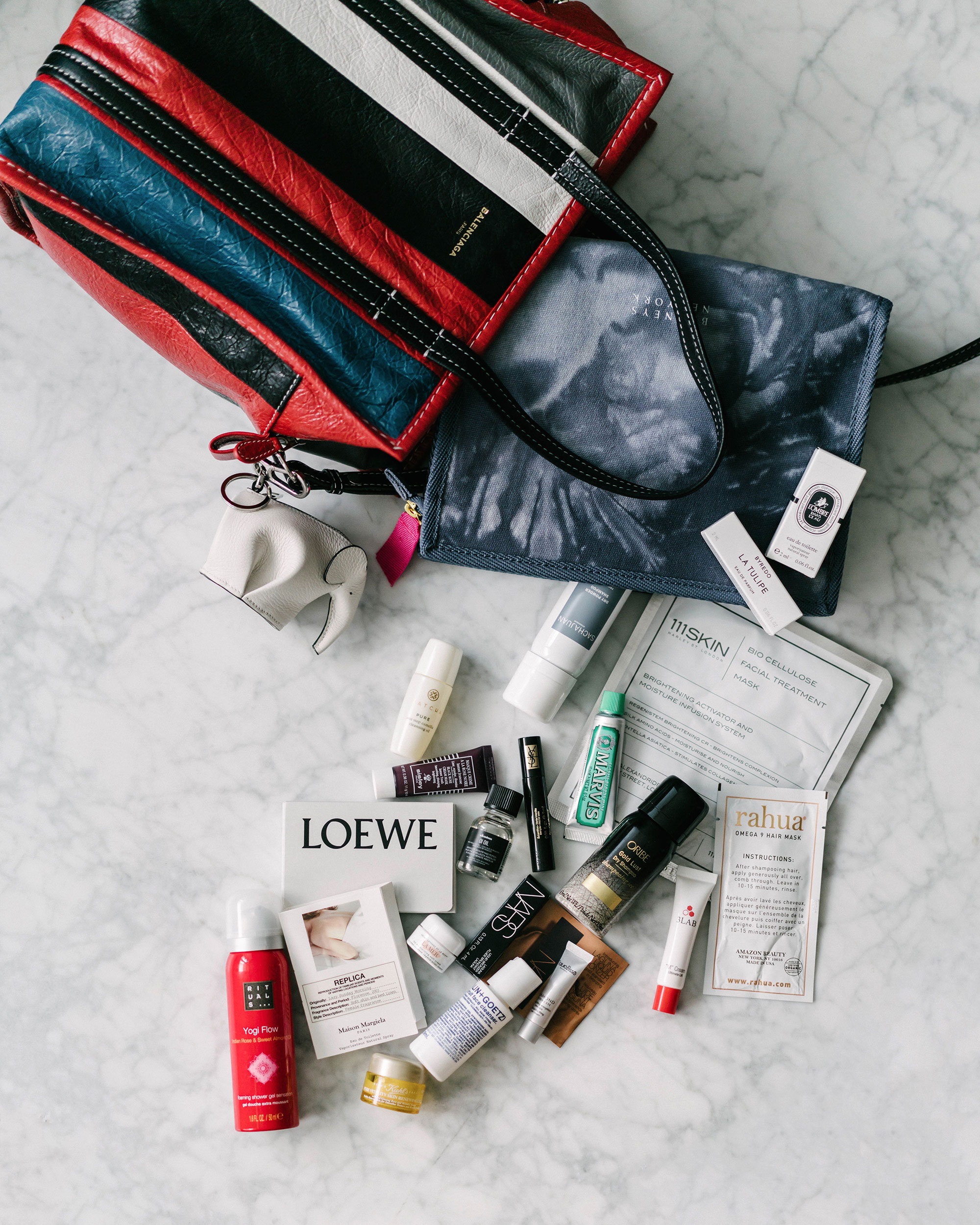 巴黎世家(Balenciaga)包,Loewe钥匙扣,Barneys纽约Love Yourself美容包(将于3月11日结束!)