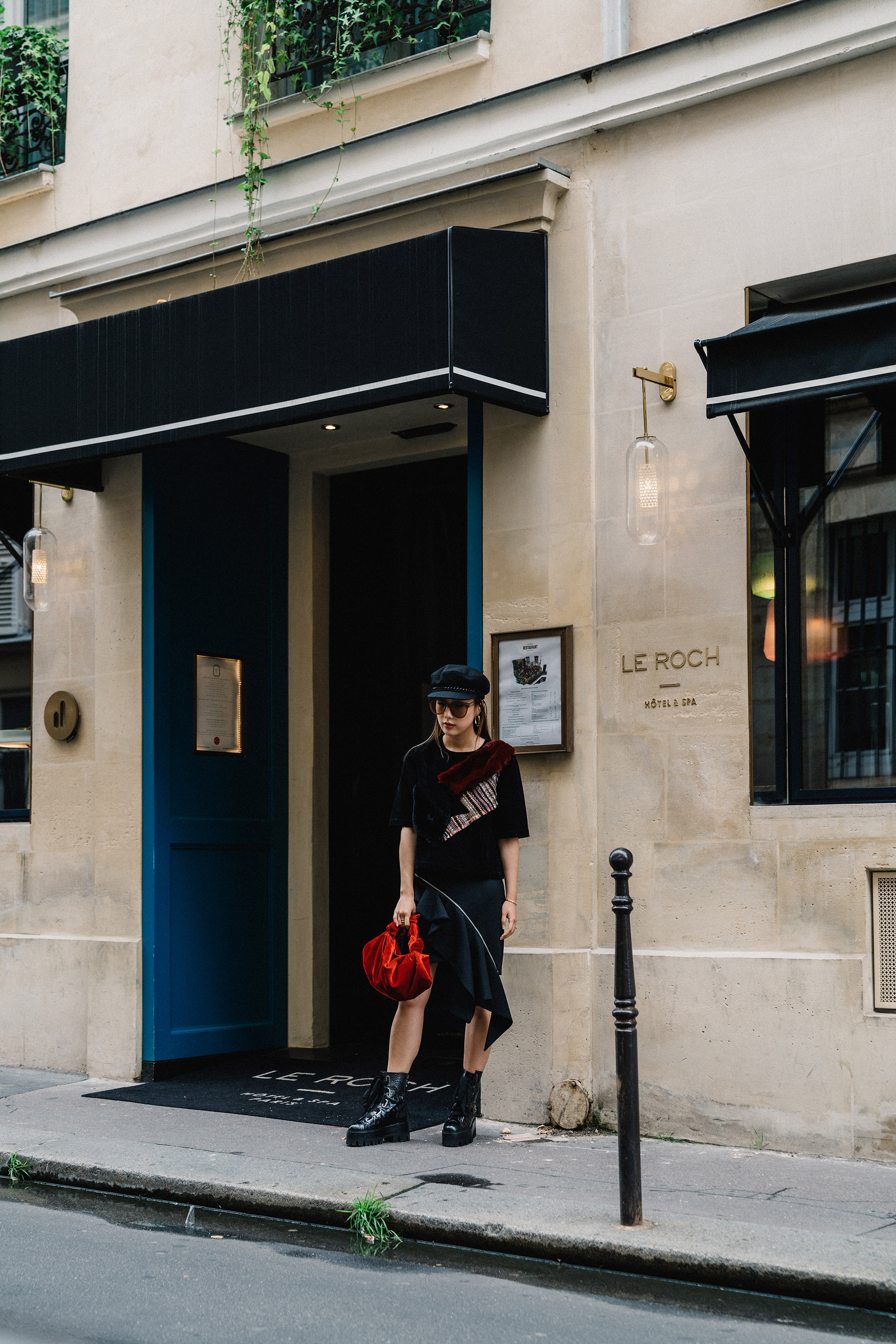 Lie Collection Top,Saint Laurent裙子,elly Boots,行袋,尤金金帽,温柔的怪物太阳镜