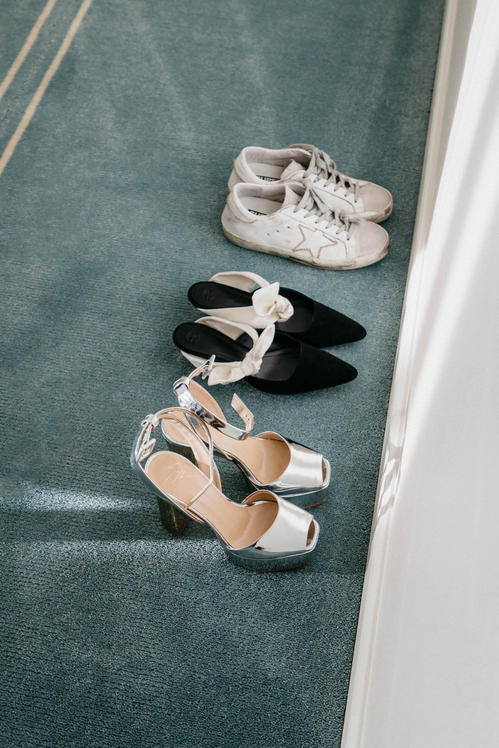 这次旅行所需的所有鞋子,从朱塞佩·扎诺蒂(Giuseppe Zanotti),The Row,Golden Goose