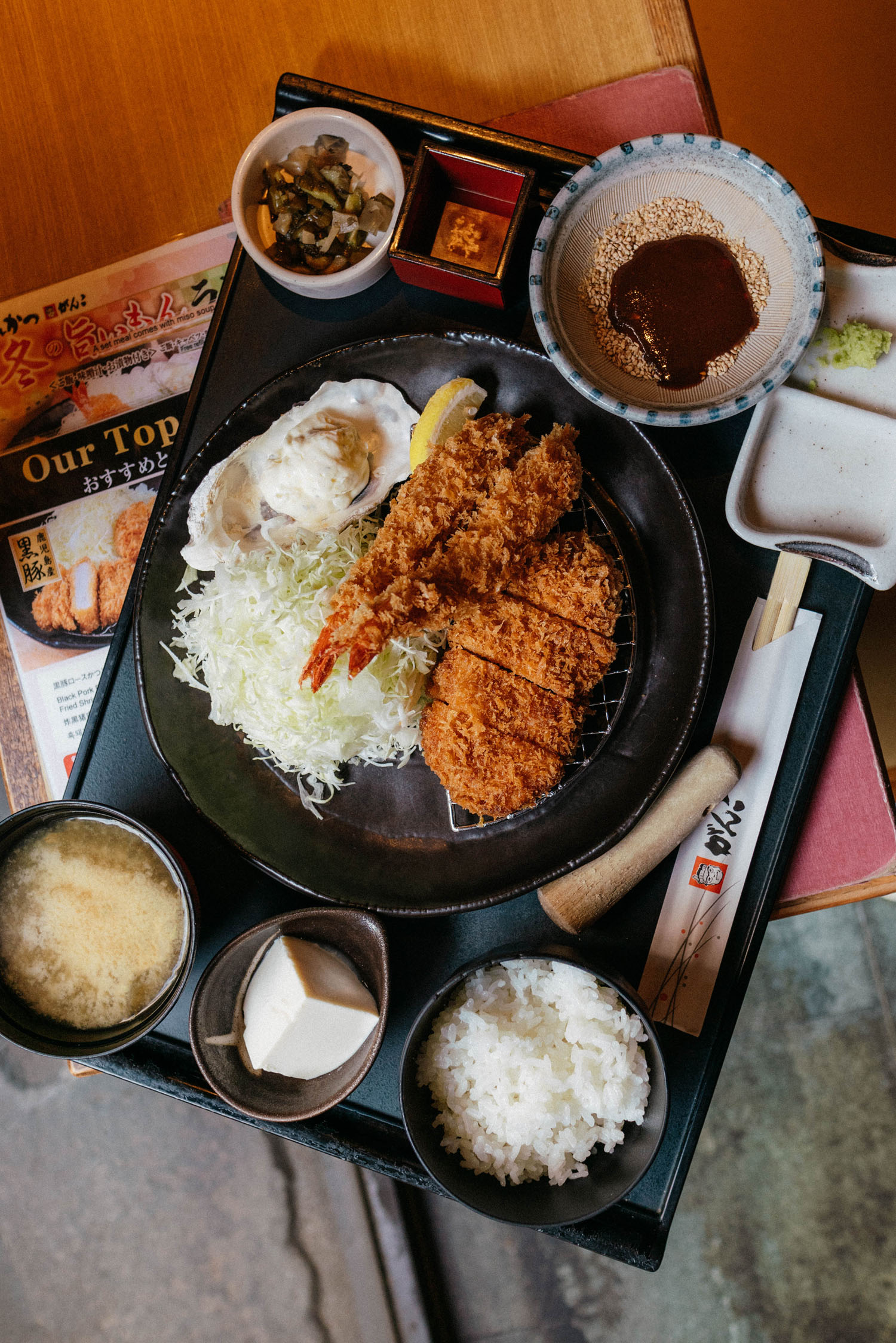 乘坐火车去奈良! Tonkatsu Ganko一天的第一餐。