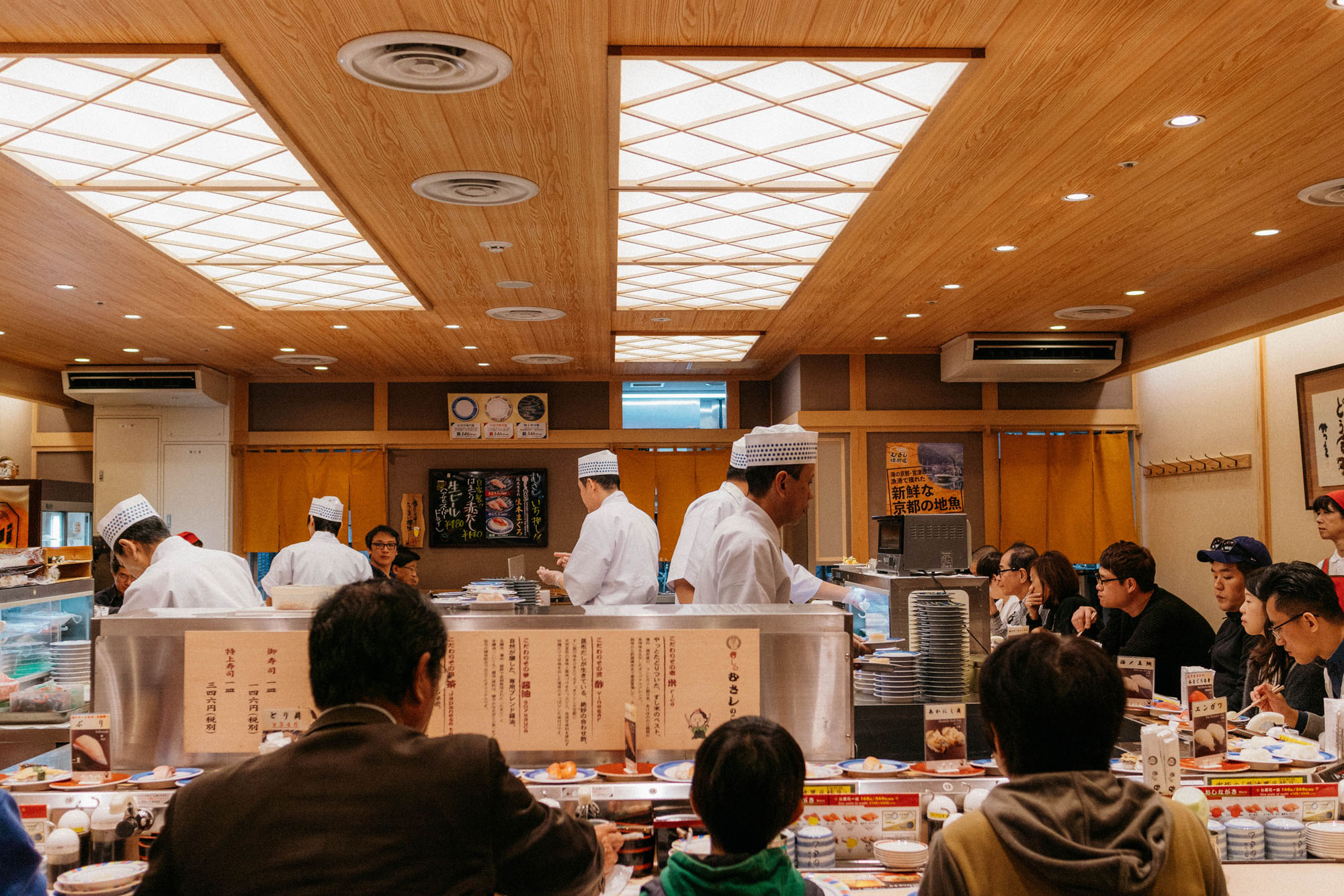 在京都站快速饭 - 真的很好的传送带寿司在寿司没有usashi