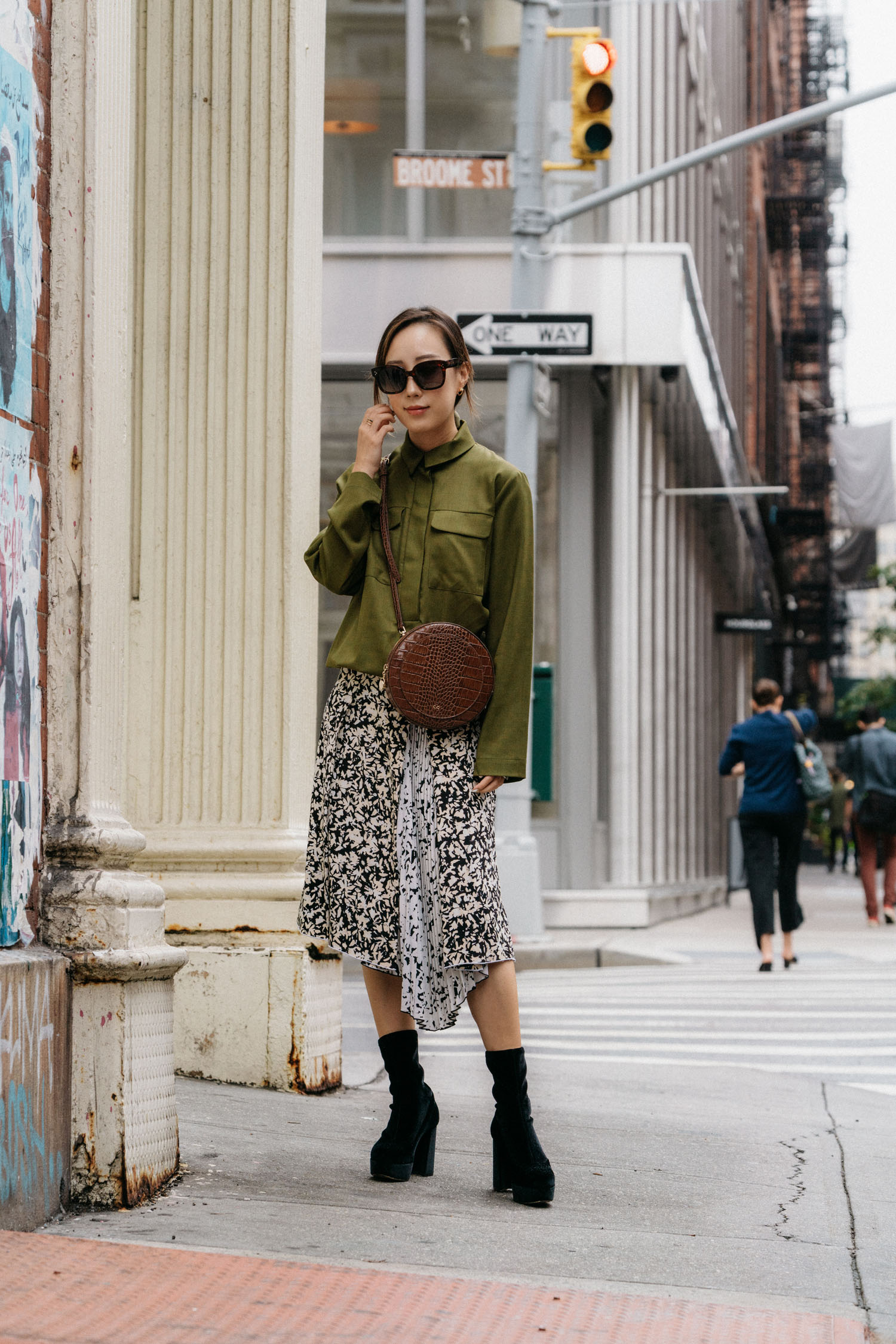 Norse项目 Top,Proenza Schouler Skirt,Miu Miu Boots,Co Collection Bag,Céline太阳镜