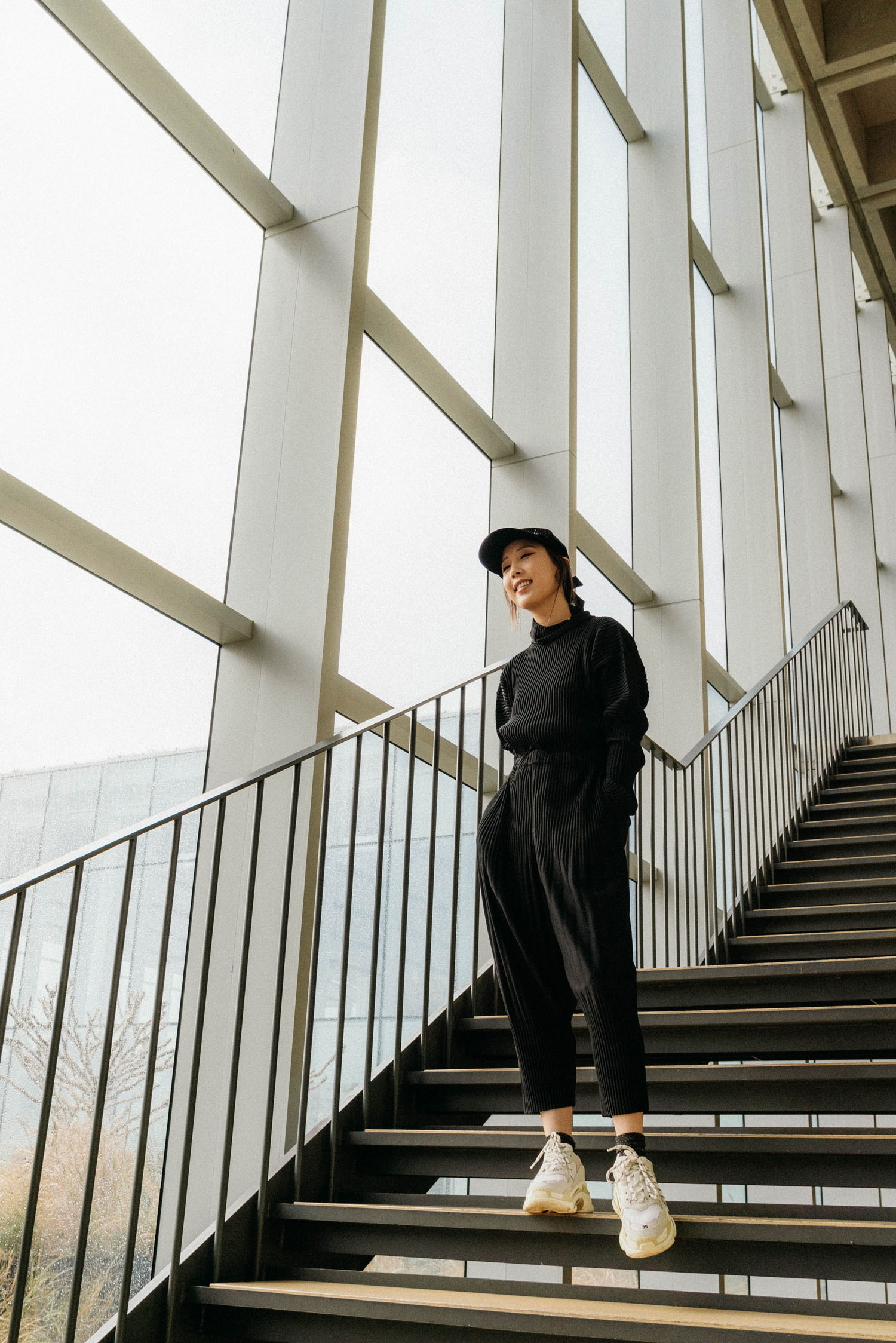 iSsey Miyake Top,Issey Miyake裤子,Balenciaga运动鞋
