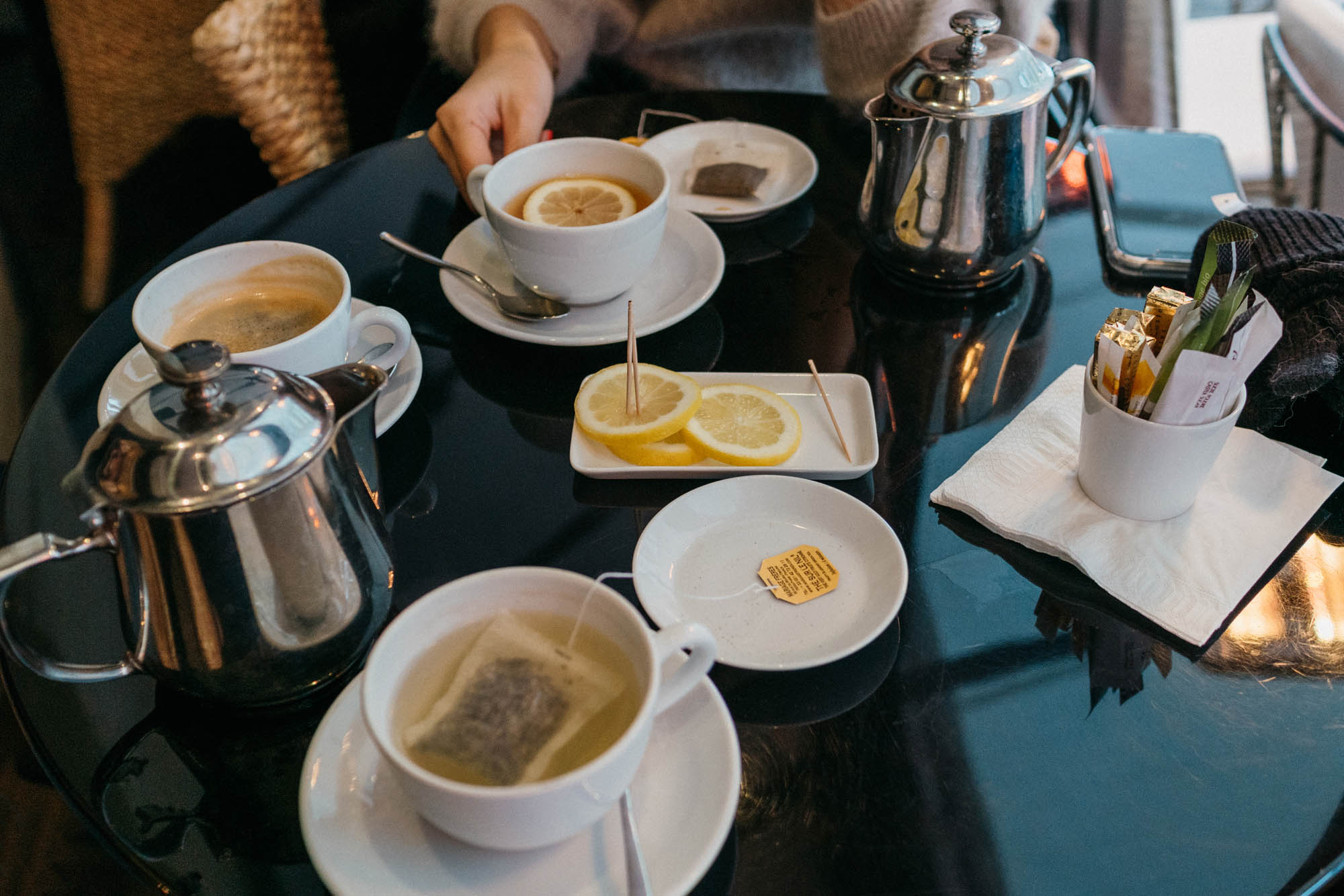 在L'Avenue加热茶