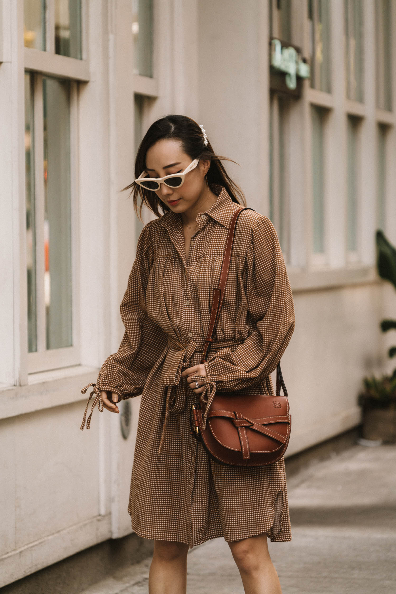 rue stiic衣服,lewe包,gianvito rossi靴子,celine太阳镜,simone rocha发夹