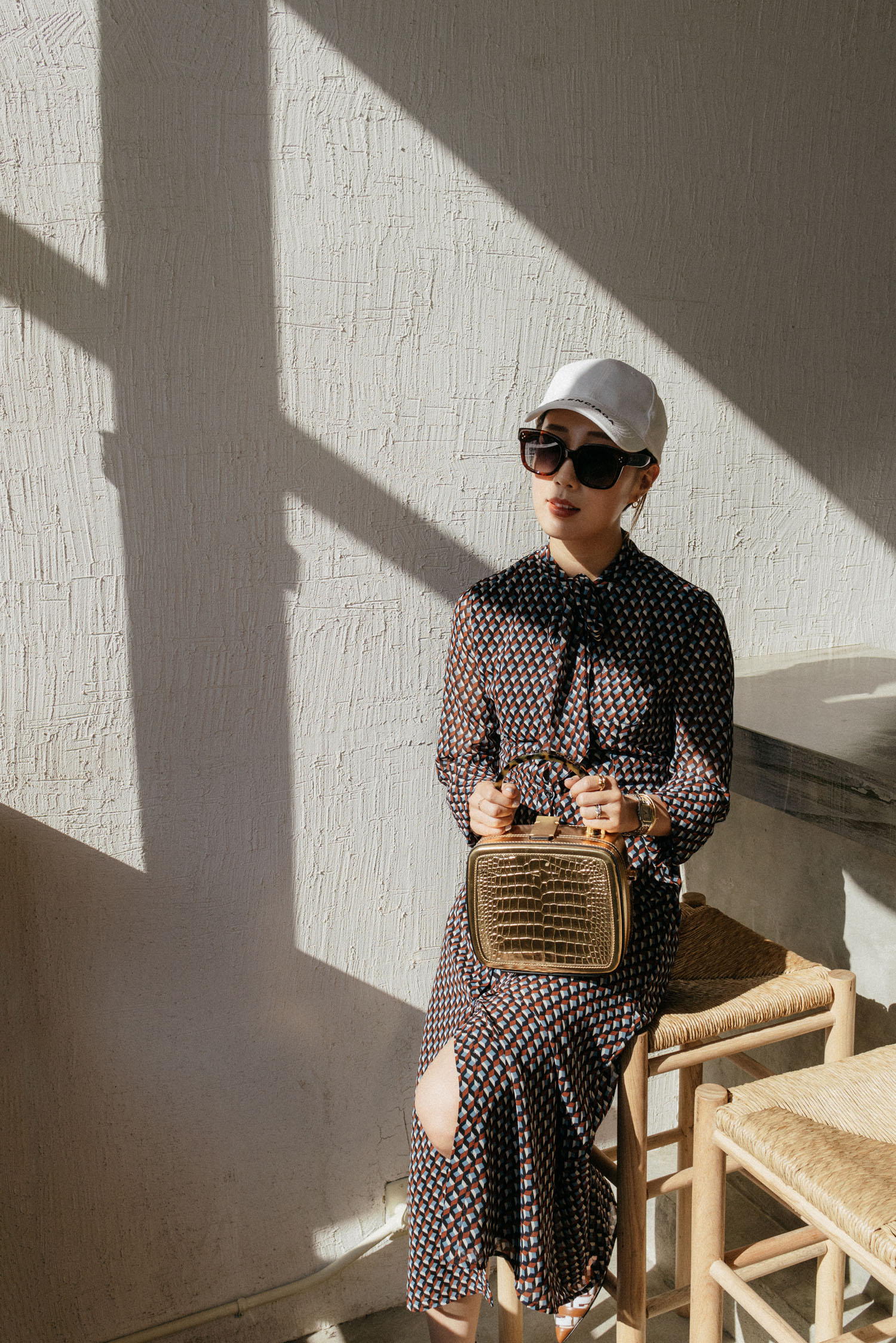 Petite Studio衣服,Nico Giani包,Fendi鞋,Balenciaga帽,Celine太阳镜