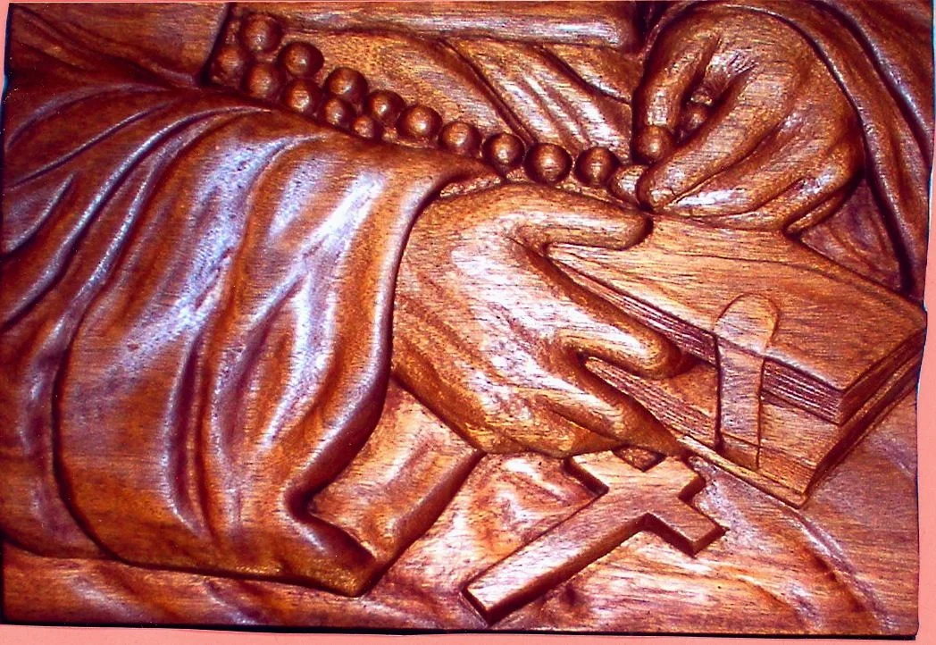 Lorrainne Honduran Mahogany Mother Magdalen的手.jpg