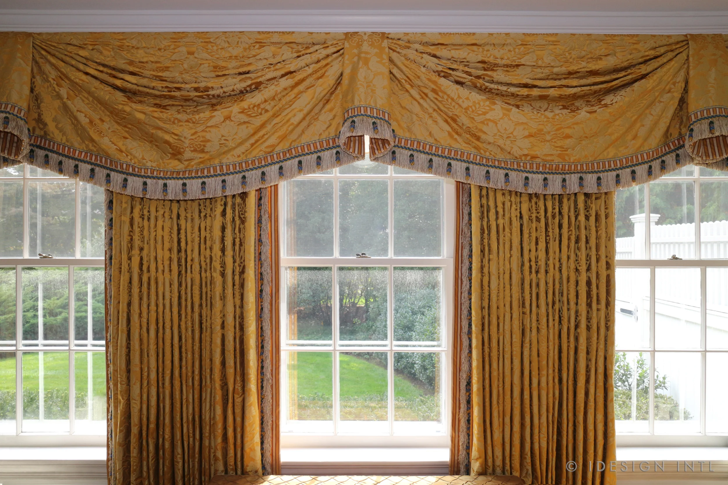 Drapery With Swag And Jabot Valance Idesign Intl