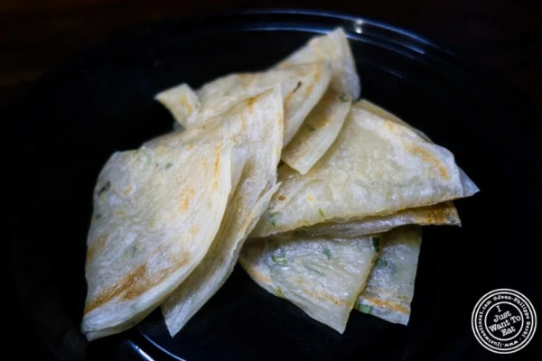 葱煎饼at.  Lo Fatt Chow,健康的中国菜,在霍博肯,NJ
