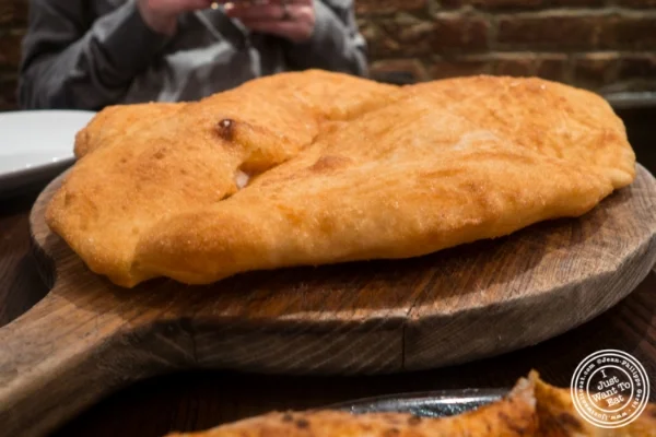 Pizze fritte at.. 在纽约纽约纽约的Starita唐安东尼奥