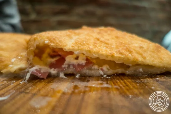 Pizze fritte at.. 在纽约纽约纽约的Starita唐安东尼奥