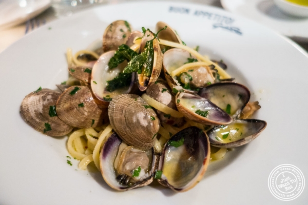 Linguine Alle Vongole. at&