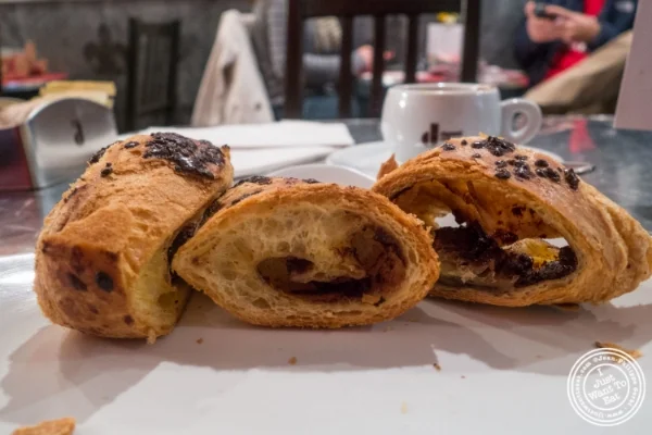 Nutella羊角面包at 纽约纽约的Moda浓咖啡和酒吧