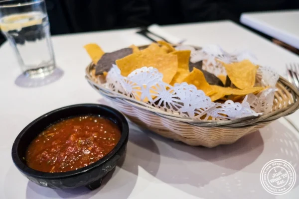 莎莎和玉米片  Sombrero,墨西哥餐厅附近的时代广场,纽约,纽约