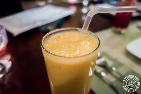 芒果Lassi at.  East,Nyc,纽约市中心的印度餐厅