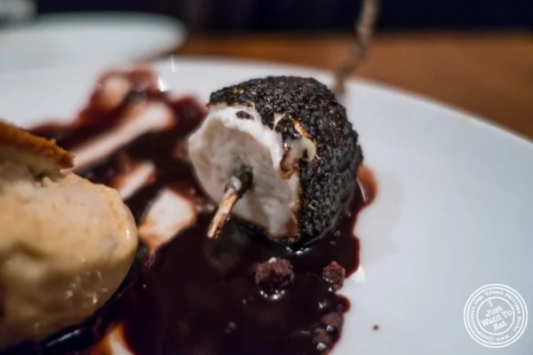 s'mores. at Marc Mantione餐厅在Tribeca,纽约,纽约