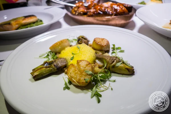 Coquilles Saint-jacques or scallops at Bagatelle 在纽约纽约纽约州肉类区
