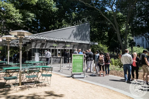 纽约纽约麦迪逊广场公园的Shake Shack