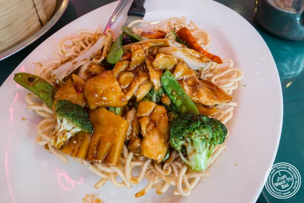 鸡锅炒面条 乔在唐人街,纽约,纽约州的姜