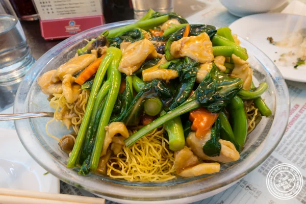 鸡锅炒面条 at 唐人街拥有的伟大纽约诺德莱特