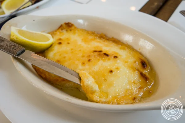 Saganaki at.. 这是我在霍博肯的希腊语,NJ