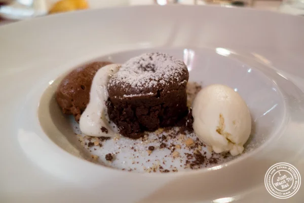 Valrhona ChocolateSoufflé在  Bouley在Tribeca,纽约,纽约