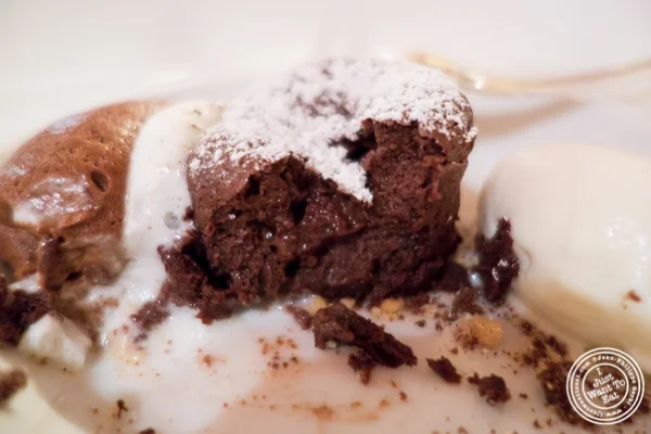 Valrhona ChocolateSoufflé在  Bouley在Tribeca,纽约,纽约