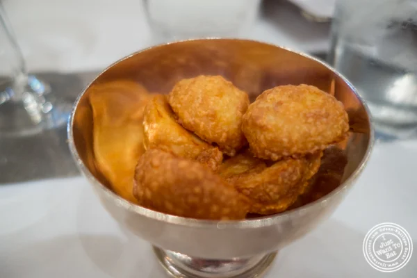 Gougères或奶酪吹了  BENOIT在纽约纽约,纽约