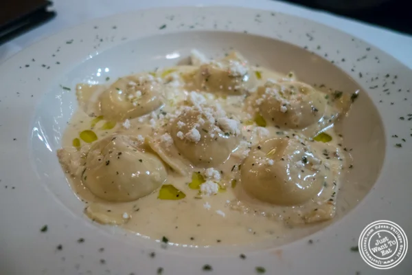 狂野的蘑菇和胡桃南瓜馄饨在Hudson Tavern,NJ