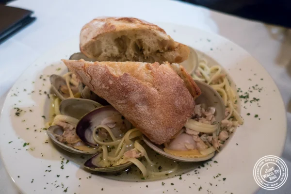 在Hudson Tavern的Linguine Alle Vongole在霍博肯,NJ