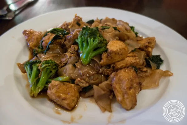 垫在Hi-So Thai在Weehawken,NJ