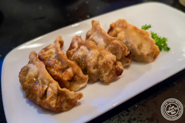 在纽约纽约的地狱鸡的牛肉曼谷