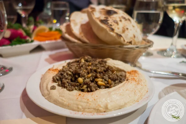 Hummus用肉在byblos,黎巴嫩餐馆在纽约,纽约