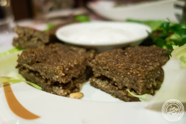 在byblos的烤的kibbee,黎巴嫩餐厅在纽约,纽约