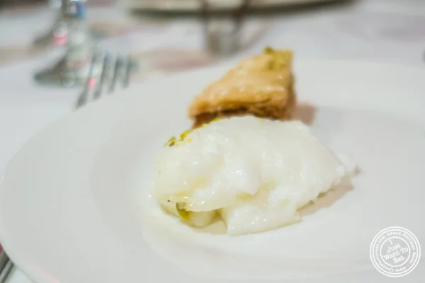 Baklava和Mouhalabia在Byblos,黎巴嫩餐厅在纽约,纽约