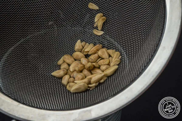 食谱:橄榄油蛋糕- Meyer lemon seeds