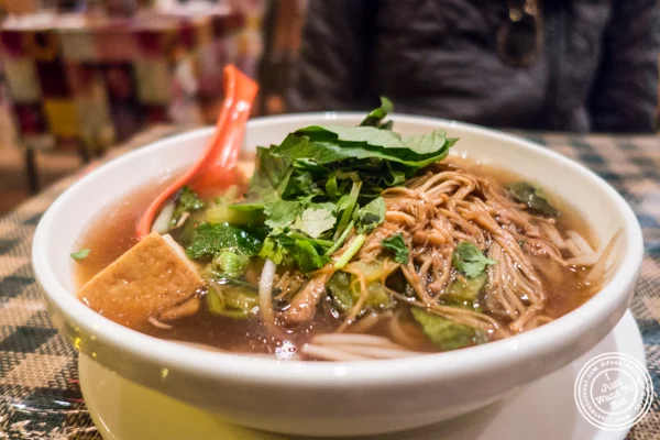 豆腐Pho在Boi Noodle房子在纽约,纽约