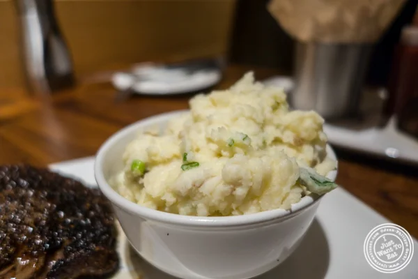 在德尔·弗里斯科的格栅在霍博肯,新泽西州的Mash Potatoes