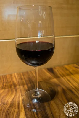 Pinot Noir Meiomi在德尔·弗里斯科的格栅在霍博肯,NJ