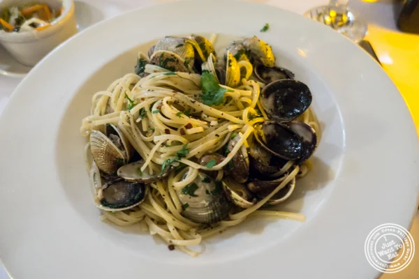 在吉尼诺·特拉托里亚的Linguine Alle Vongole在Tribeca