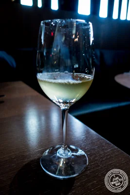比诺·格里斯(Pinot Gris),伊利(Eyrie),邓迪希尔斯(Dundee Hills),俄勒冈州,2013年,在凯悦柏悦酒店(One57)的后厅